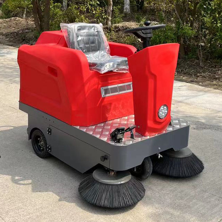 工厂清扫设备全解析 从清扫机到扫路车系列，打造高效清洁解决方案