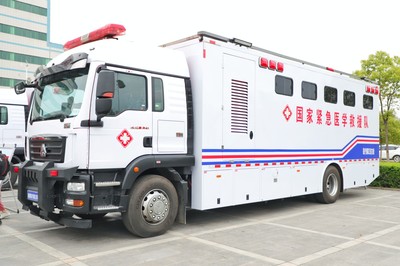 从5G智慧负压救护车到移动方舱医院 看河南这家企业如何化危为机造就“神奇”扫路车系列